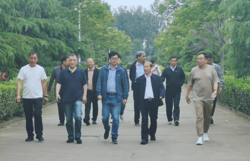 花花牛丨河南農(nóng)業(yè)大學(xué)黨委副書記、校長介曉磊一行蒞臨花花牛河南瑞亞參觀調(diào)研