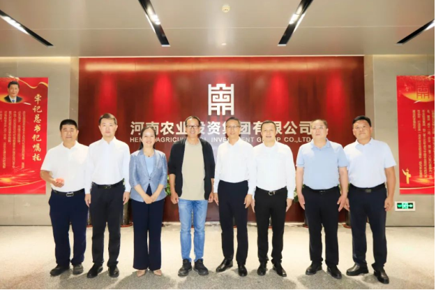 東方甄選俞敏洪先生到訪河南農(nóng)投集團(tuán)，品嘗花花牛產(chǎn)品并給予高度評價(jià)